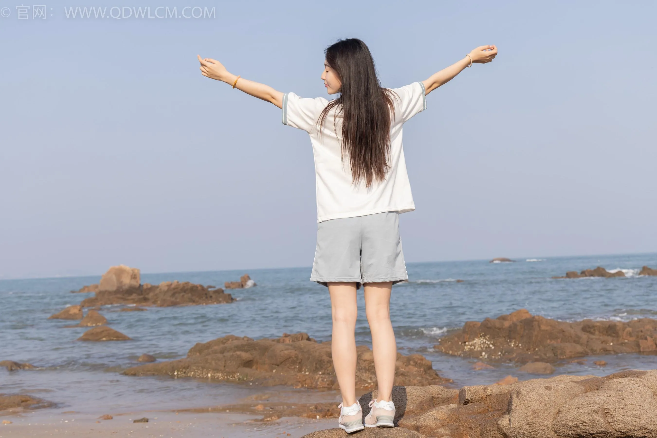 物恋传媒 NO.1567 美兔-海边的风 [151P]插图2